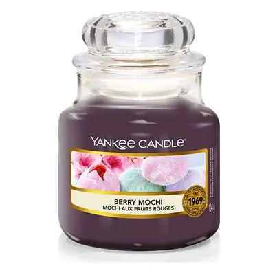 Aromatická svíčka Classic malá Berry Mochi Yankee Candle - 104 g