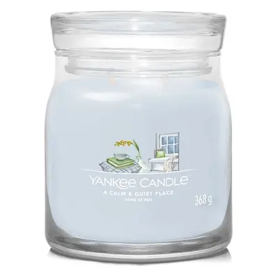 Aromatická svíčka Signature sklo střední A Calm & Quiet Place Yankee Candle - 368 g