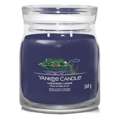 Aromatická svíčka Signature sklo střední Lakefront Lodge Yankee Candle - 368 g