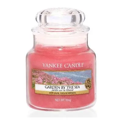 Aromatická svíčka Classic malá Garden By The Sea Yankee Candle - 104 g