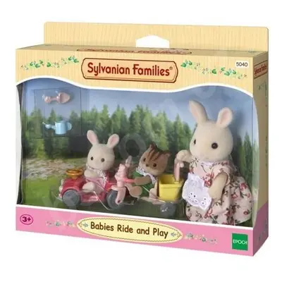 Sylvanian Families Mamka bílý králík s hrajícími si mláďaty