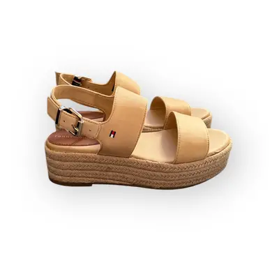 TOMMY HILFIGER MID WEDGE SANDAL Dámské sandály FW0FW07885ACR