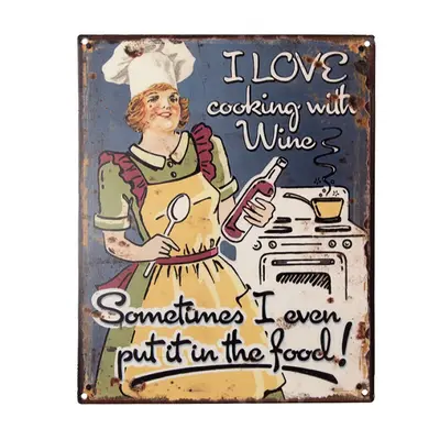 Béžovo-modrá nástěnná kovová cedule I love cooking with wine – 20x25 cm