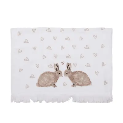 Bílý bavlněný ručník pro hosty s hnědými zajíčky a srdíčky Bunnies in Love – 40x66 cm