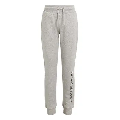 Dětské bavlněné tepláky Calvin Klein Jeans REGULAR JOGGER šedá barva, 94305870