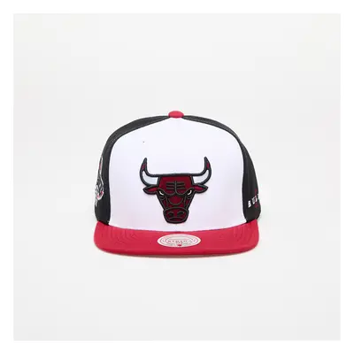 Kšiltovka Mitchell & Ness NBA Core I Snapback Chicago Bulls White/ Red 95259472