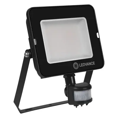 Reflektor LED 50W 4500lm Teplá IP65 černá s čidlem pohybu i soumraku LEDVANCE COMPACT V