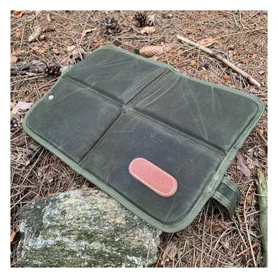 JUBÖ Sedátko skládací Bushcraft WAXED Seat Pad - zelené