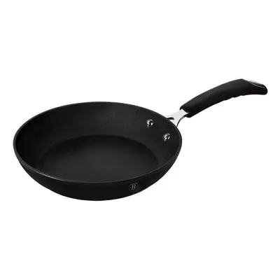 Pánev BERLINGERHAUS Pánev s titanovým povrchem Black Professional Line 30cm