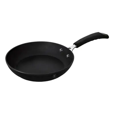 Pánev BERLINGERHAUS Pánev s titanovým povrchem Black Professional Line 24cm