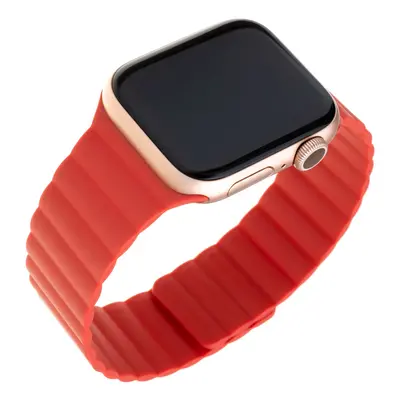 Silikonový řemínek FIXED Magnetic Strap s magnetickým zapínáním pro Apple Watch 38/40/41mm, červ