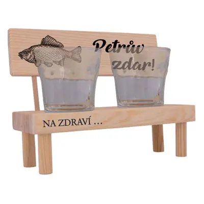 Dřevěná lavička s pohárky pro rybáře