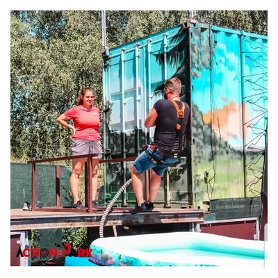 Falešný bungee jumping - připravte šprým pro oslavence