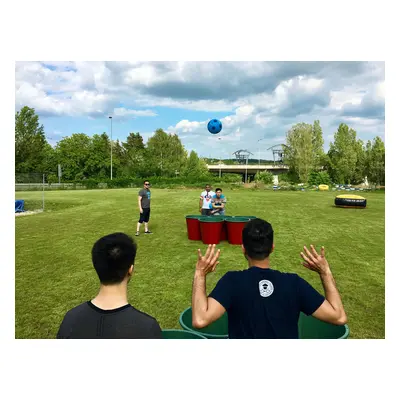 Gigantický beerpong - oblíbená hra ve větší verzi