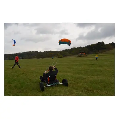 Landkiting Smeťák v Praze - nauč se kiting na zemi - Jednodenní kurz landkitingu