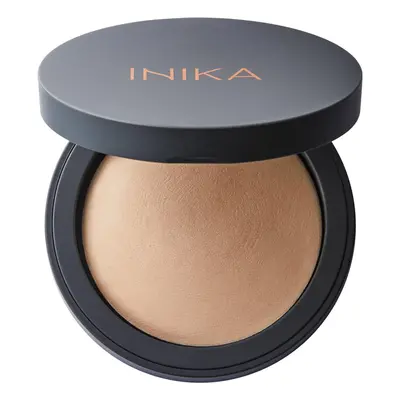 Inika Organic Zapečený minerální pudrový make-up, Strength 8 g