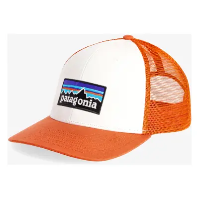 Kšiltovka Patagonia P-6 Logo Trucker Hat - white/redtail rust