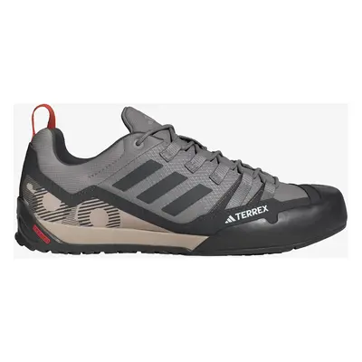 Nástupové boty adidas TERREX Swift Solo - ch solid grey/carb/wond beige