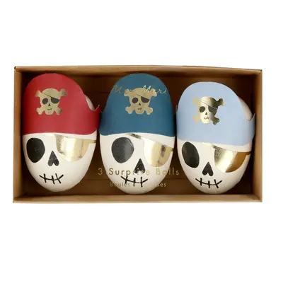 Párty doplňky v sadě 3 ks Pirate Skulls Surprise Balls – Meri Meri