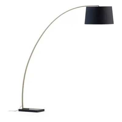 Černá stojací lampa s konstrukcí ve zlaté barvě Kave Home Chop