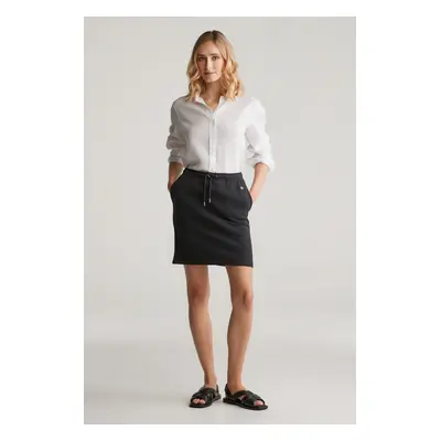 TEPLÁKOVÁ SUKNĚ GANT REG SHIELD SKIRT BLACK