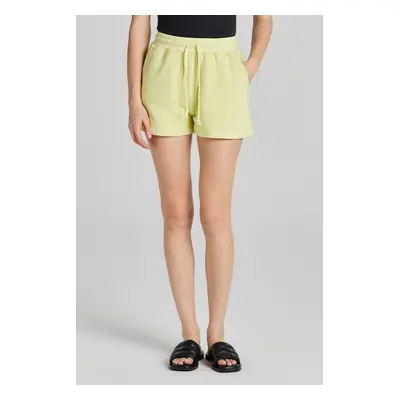 TEPLÁKOVÉ ŠORTKY GANT REL SUNFADED SHORTS PASTEL LIME