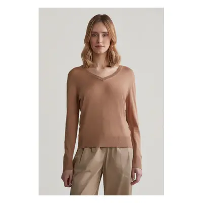 SVETR GANT FINE KNIT V-NECK CARAMEL BEIGE