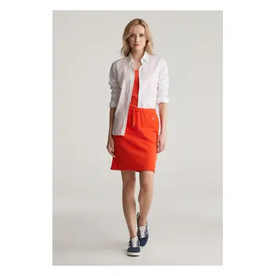 TEPLÁKOVÁ SUKNĚ GANT REG SHIELD SKIRT ORANGE RED