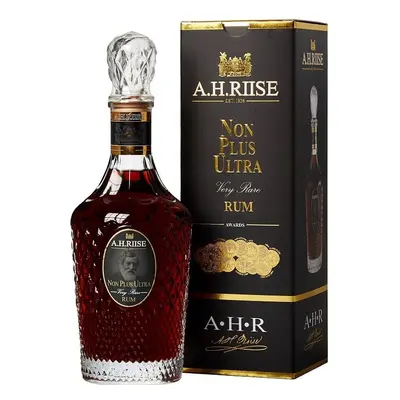 A. H. Riise Non Plus Ultra Rum 42 % 0,7 l